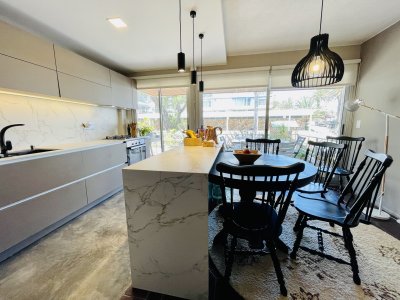 Apartamento en Alquiler Anual e Invernal 2 Dormitorios en Península a pasos del Puerto, Punta del Este
