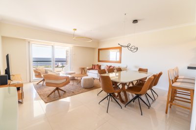 Exclusivo penthouse en venta de 3 dormitorios vista al mar, piscina y parrillero de uso exclusivo sonbre Playa Mansa, Pinares