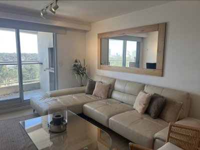 Apartamento en venta y alquiler de 1 dormitorio con parrillero en Playa Brava, torre moderna
