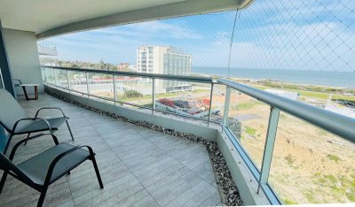 Alquiler temporario de apartamento de tres dormitorios con parrillero en playa Brava, Punta del Este