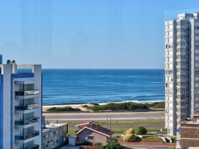 Apartamento de 1 Dormitorio y Medio con Vista al Mar - Venta, Playa Brava