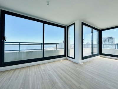 Venta de apartamento con vista al mar y muy luminoso de 2 dormitorios con 2 baños, Playa Brava Aidy Grill, Punta del Este