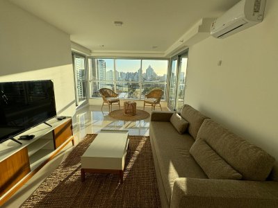 Apartamento de 2 Dormitorios + Dependencia y parrillero propio en Playa Brava