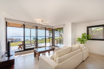 Venta y alquiler temporario de apartamento amplio de un dormitorios en Punta Ballena