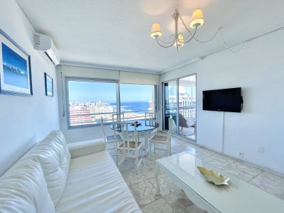 Apartamento de 2 Dormitorios con Vista al Mar en Venta, Península de Punta del Este
