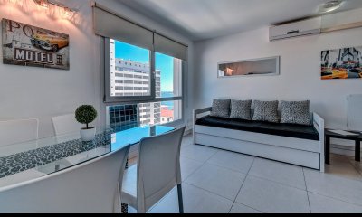 Venta de apartamento céntrico de 1 Dormitorio con servicios y bajos gastos comunes, Peninsula, Punta del Este