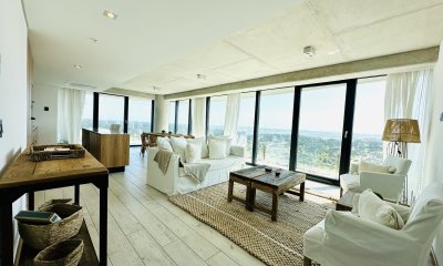 Venta y alquiler de Apartamento de 1 Dormitorio en suite piso alto de Torre Surfside Village, Punta del Este