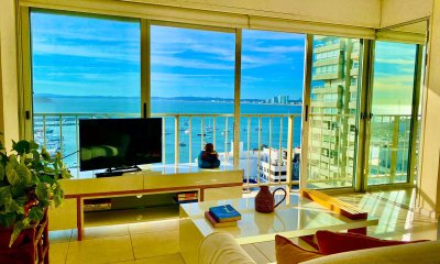 Apartamento de 2 dormitorios con 2 baños y vista al puerto, Península de Punta del Este