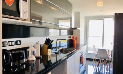 Venta y alquiler temporario de apartamento piso alto en torre con servicios. Dos dormitorios más dependencia