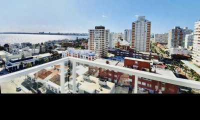 Venta de apartamento de dos dormitorios con dos baños en el corazòn de la Penìnsula, Torre con servicios