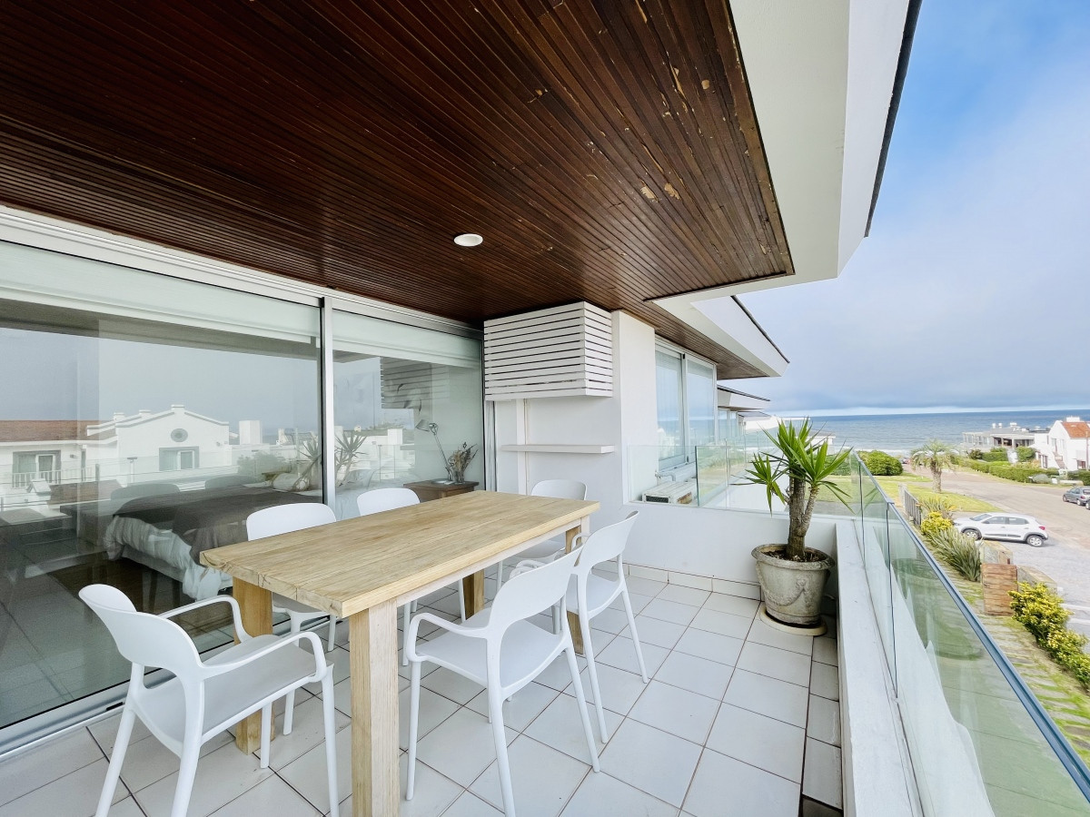 Esturión de Montoya, Apartamento Penthouse de 3 Dormitorios y Parrillero en Playa Montoya, La Barra