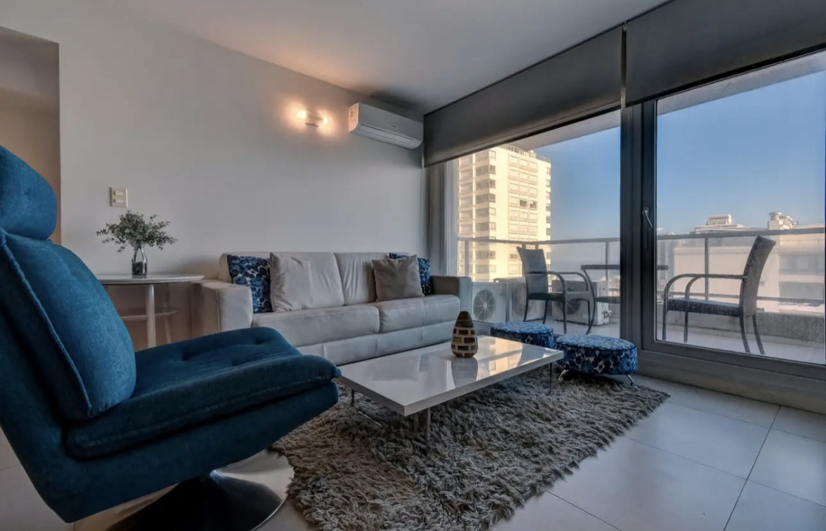 Apartamento Céntrico de 2 Dormitorios con Vista al Mar, en el corazón de la Península de Punta del Este