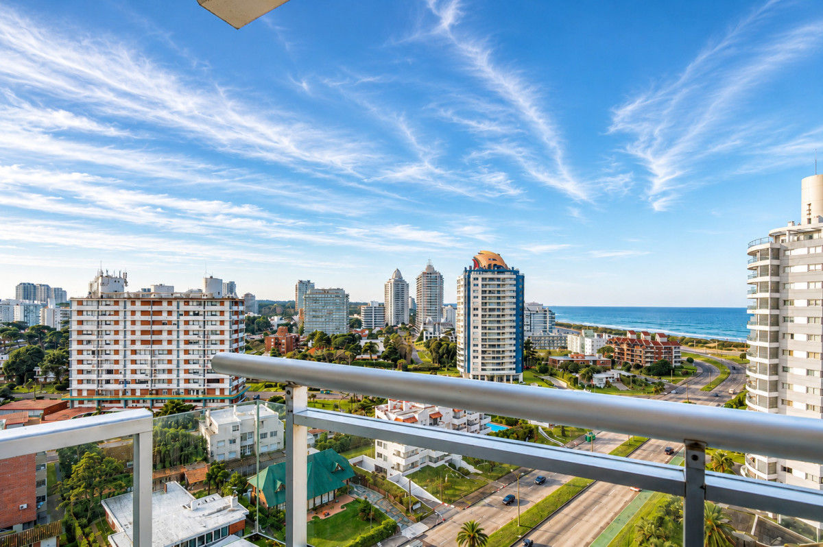 Apartamento de 2 Dormitorios y Medio en Forest Tower - Punta del Este