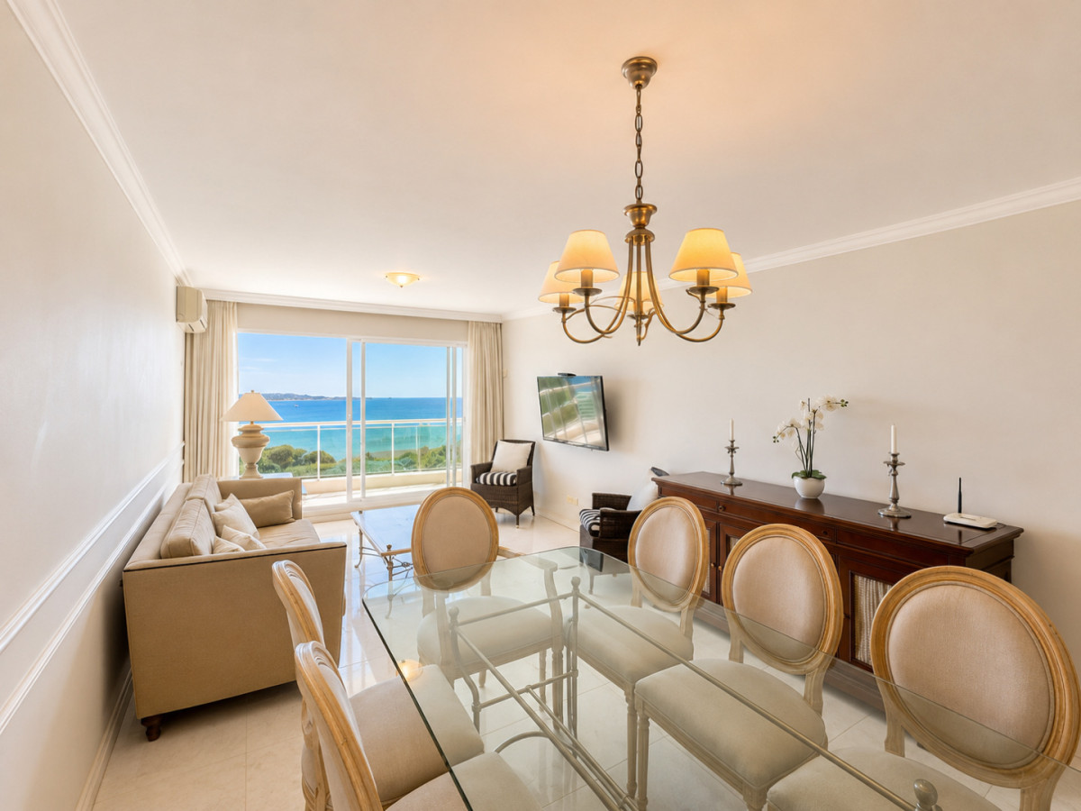 Apartamento de 3 Dormitorios sobre Playa Mansa, en Venta y Alquiler, Punta del Este