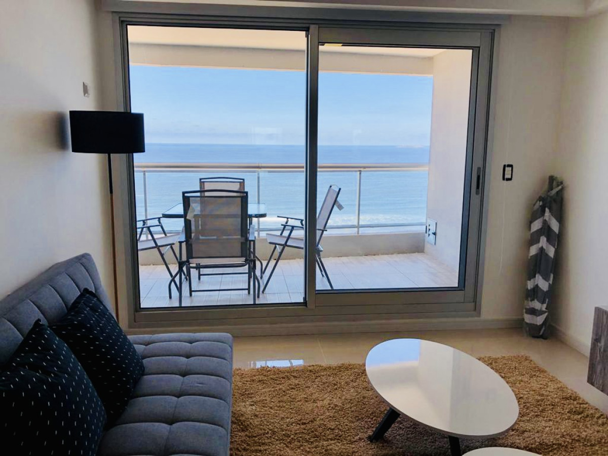 Venta y Alquiler temporario de apartamento de dos dormitorios con parrillero de uso exclusivo, Playa Brava, Punta del Este