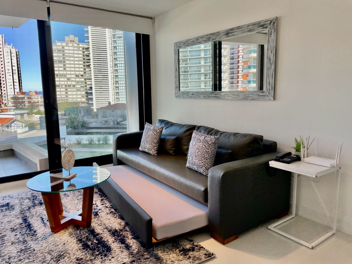 Alquiler temporal de apartamento muy lindo decorado de un dormitorio a pasos de las playas mansa y brava 
