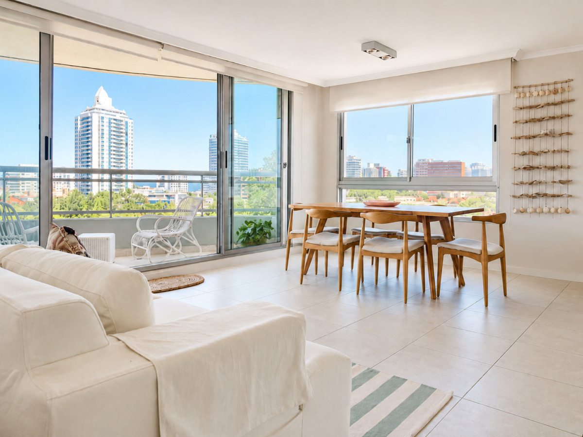 Excelente Apartamento de 2 Dormitorios en Ocean Drive, Punta del Este