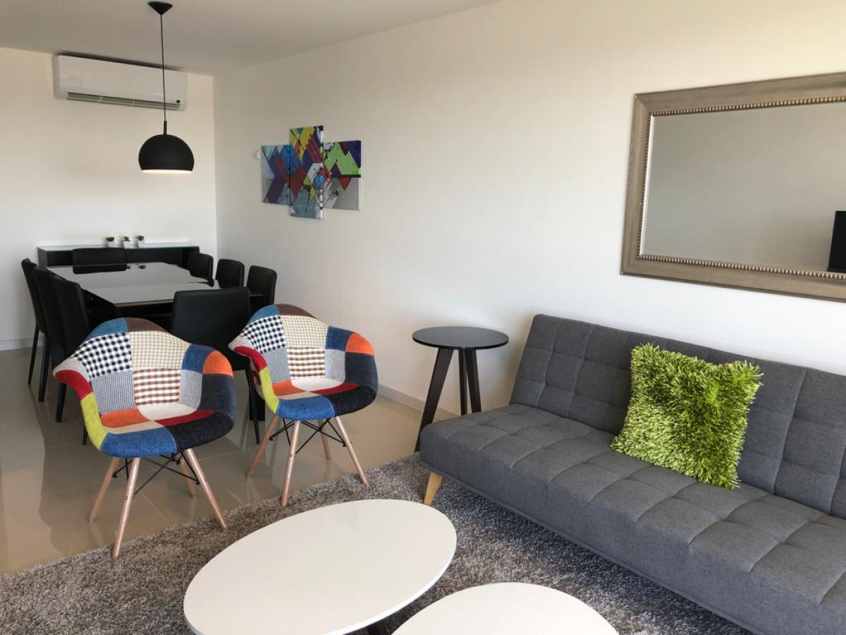 Venta y alquiler temporario de apartamento piso alto con parrillero propio en torre de Alta Gama de Playa Brava