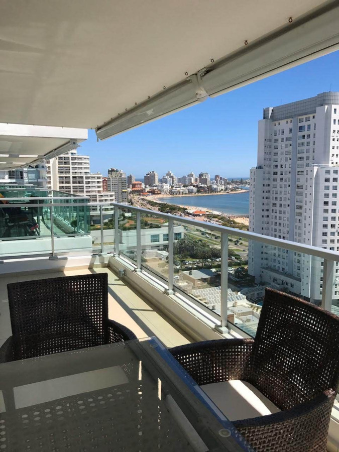 Excelente Apartamento de 3 Dormitorios con Vista al Mar, Playa Mansa, Punta del Este