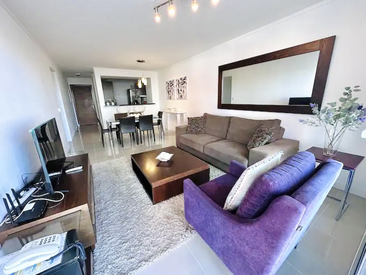 Moderno Apartamento de 2 Dormitorios y Medio en Torre con Servicios, Playa Brava