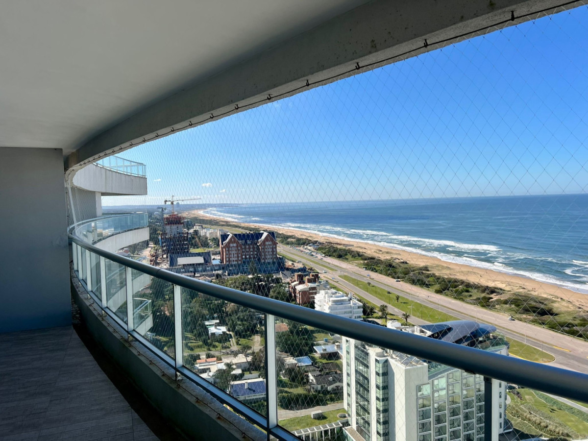 Penthouse dúplex de 4 suites con azotea, parrillero y más de 500 m² de lujo contemporáneo