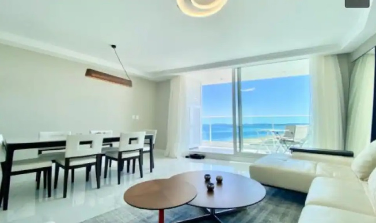 Excelente Apartamento de 2 Dormitorios Frente al Mar - Punta del Este
