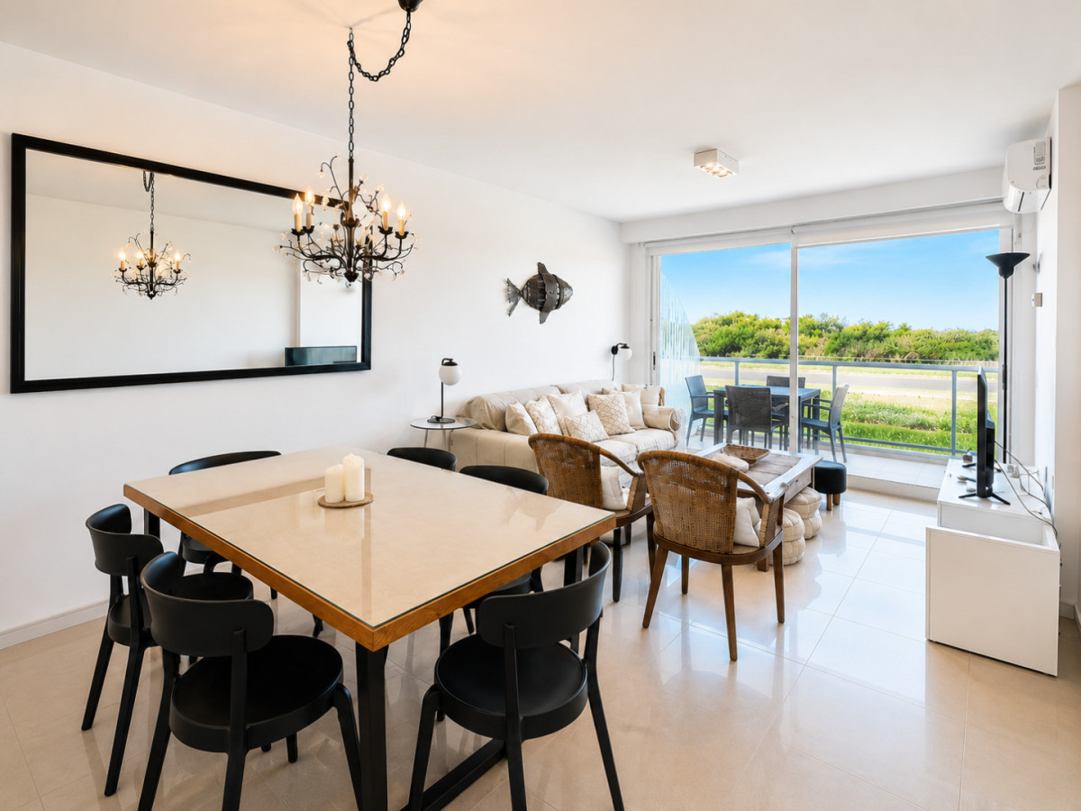 Apartamento de 3 Dormitorios en Primera Línea del Mar, Playa Brava Punta del Este