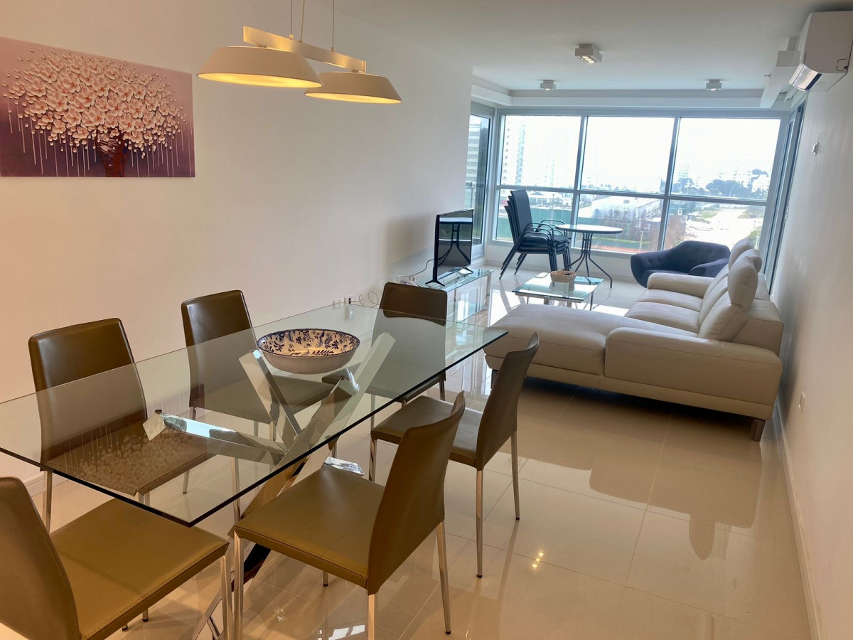 Oportunidad Moderno Apartamento de 2 Dormitorios y Dependencia a Pasos de Playa Brava