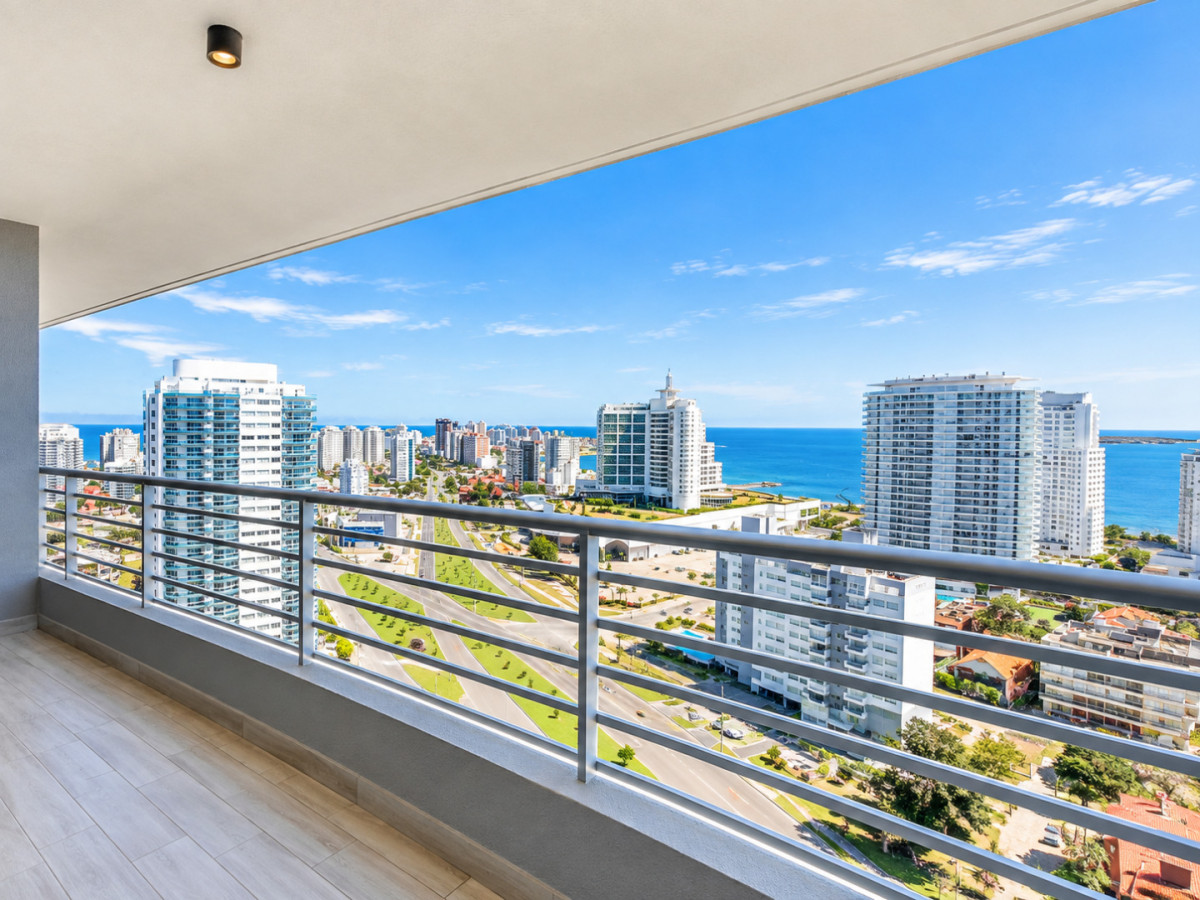 Apartamento de 2 Dormitorios en Suite con Vista al Mar. Playa Mansa, Punta del Este