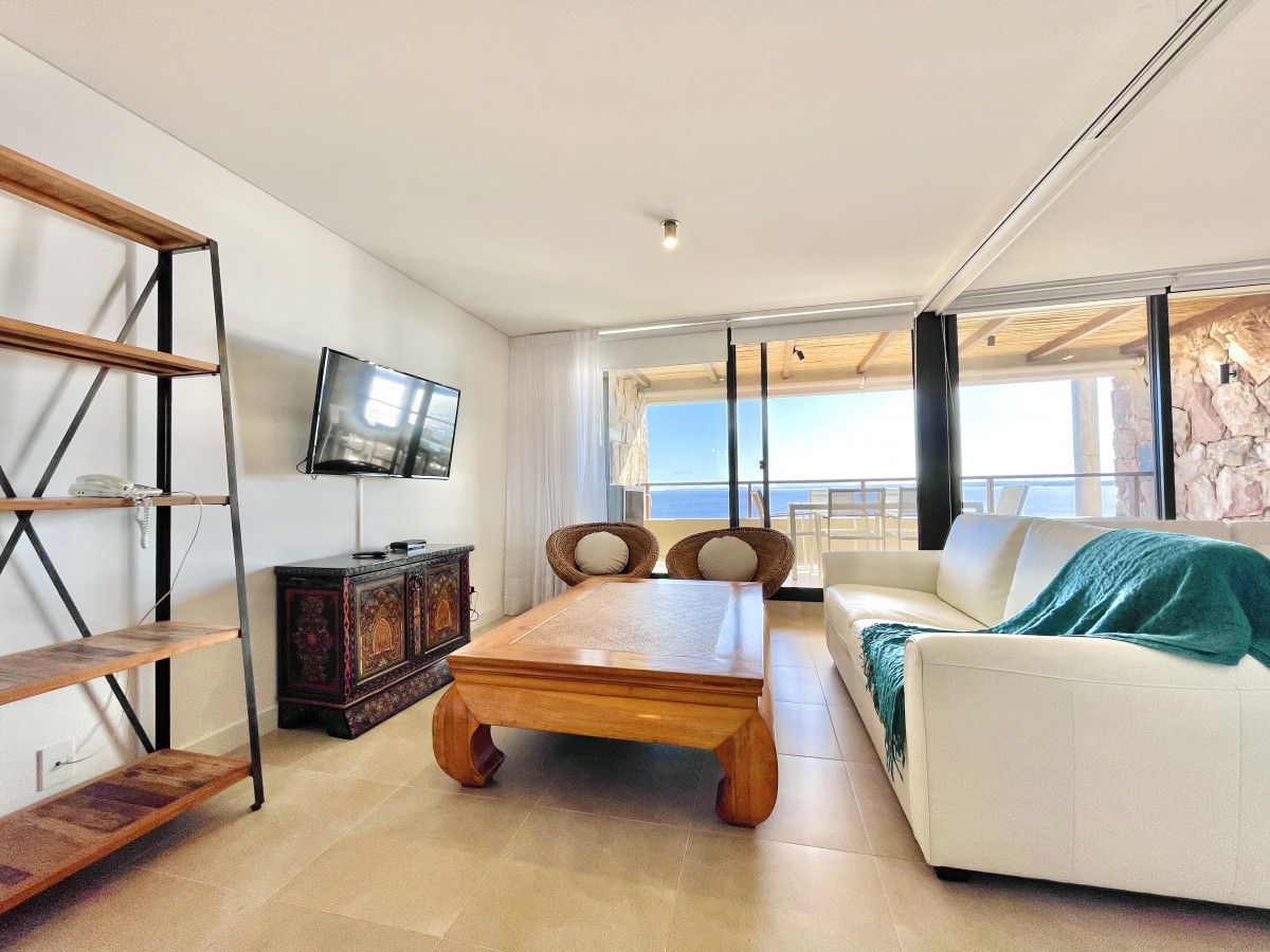 Alquiler temporal de Apartamento de Dormitorio y Medio, Parrillero y Vista al Mar Punta Ballena