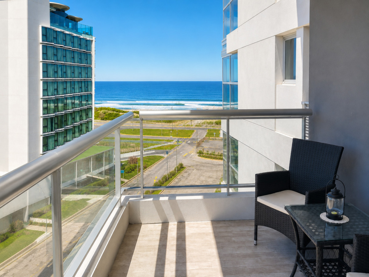 Apartamento de 2 Dormitorios con Dependencia y Parrillero Propio en Playa Brava