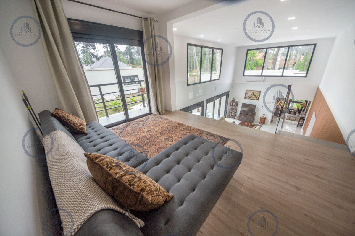 Casa ID.2366 - Casa en venta en San Rafael de 5 dormitorios, a estrenar