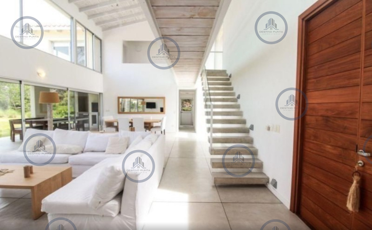 Casa de 4 suites mas dependencia de servicio en alquiler y venta Barrio Privado Laguna Blanca, Manantiales — fotografía 2