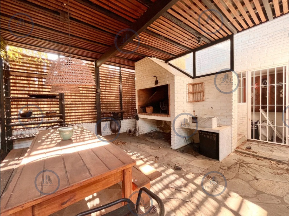 Casa ID.3109 - Cómoda Casa de 5 Dormitorios, Parrillero y Gran Jardín en San Rafael, Punta del Este