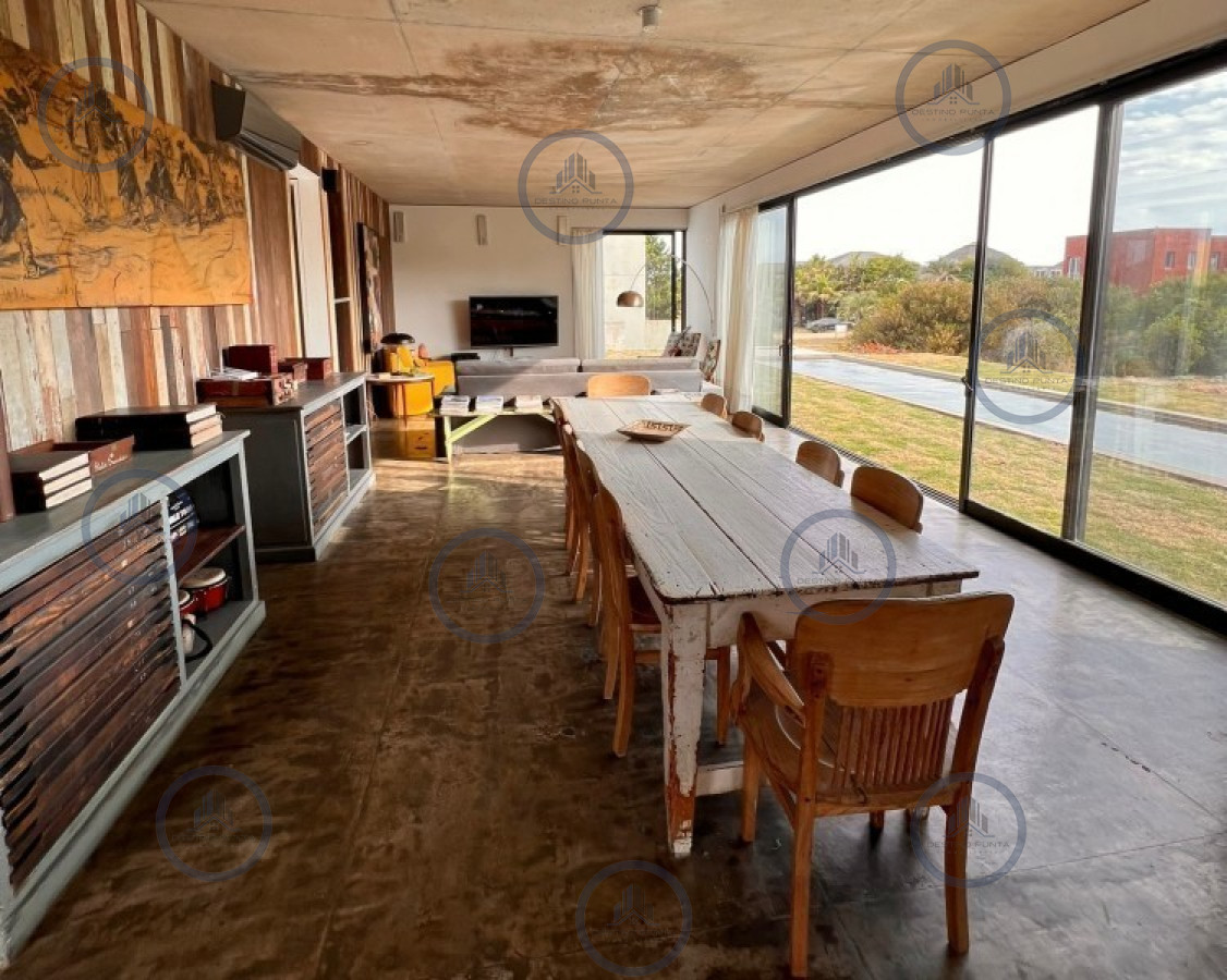 Casa ID.1370 - Venta y alquiler temporario de maravillosa casa a pasos del Mar con cinco dormitorios en suite, Punta Piedras, Manantiales
