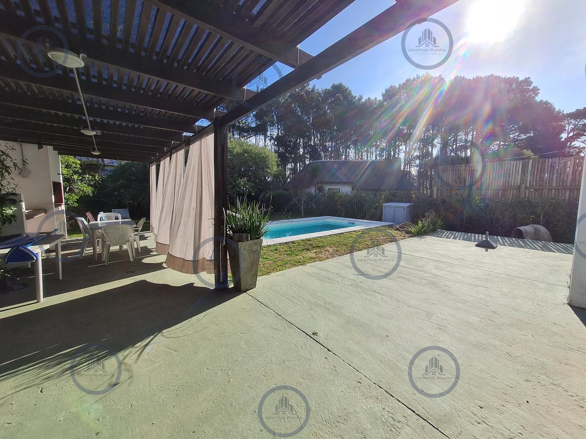 Casa de 3 Dormitorios y Piscina en Playa Mansa, Punta del Este — fotografía 3