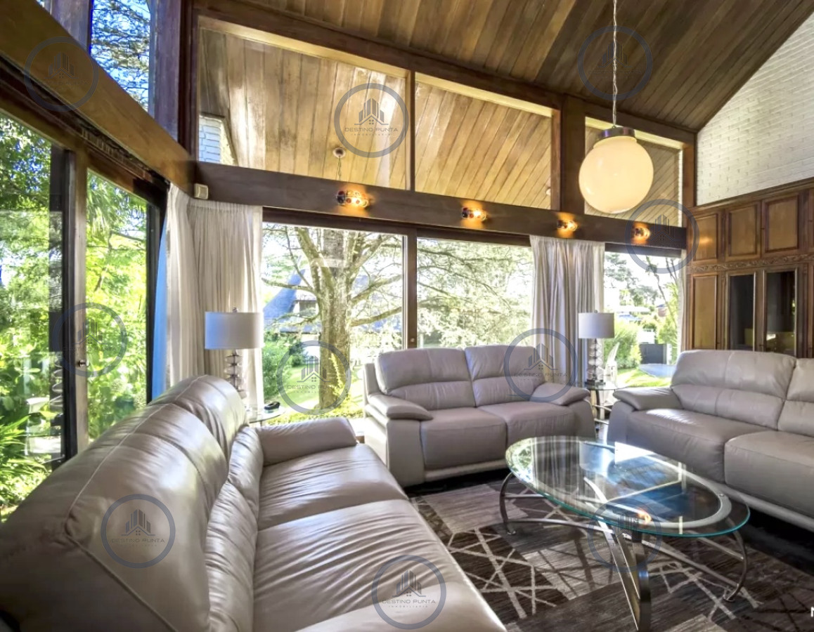 Excelente Casa de 4 Dormitorios en Playa Mansa, Ideal para vivir todo el año — fotografía 2