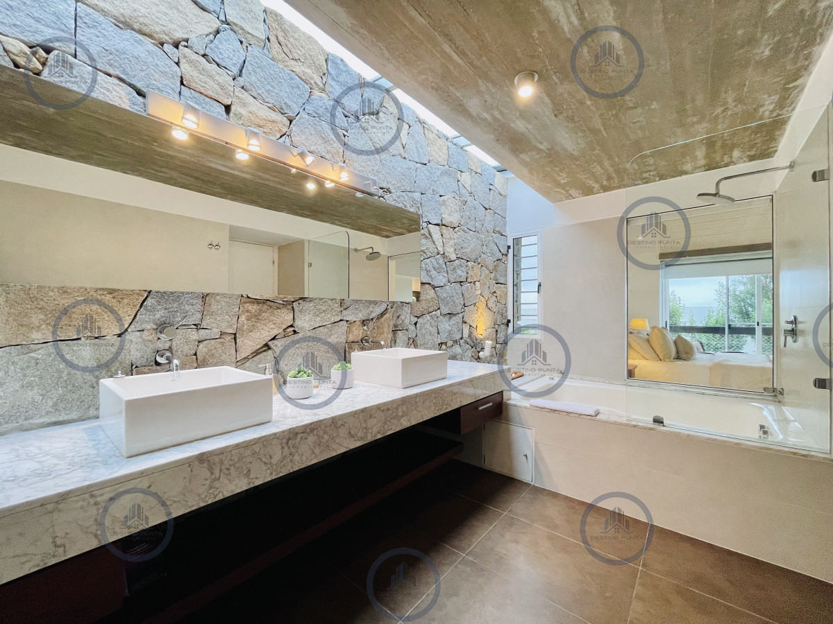 Casa ID.533 - Excelente Casa de 5 Dormitorios en Manantiales, Punta del Este