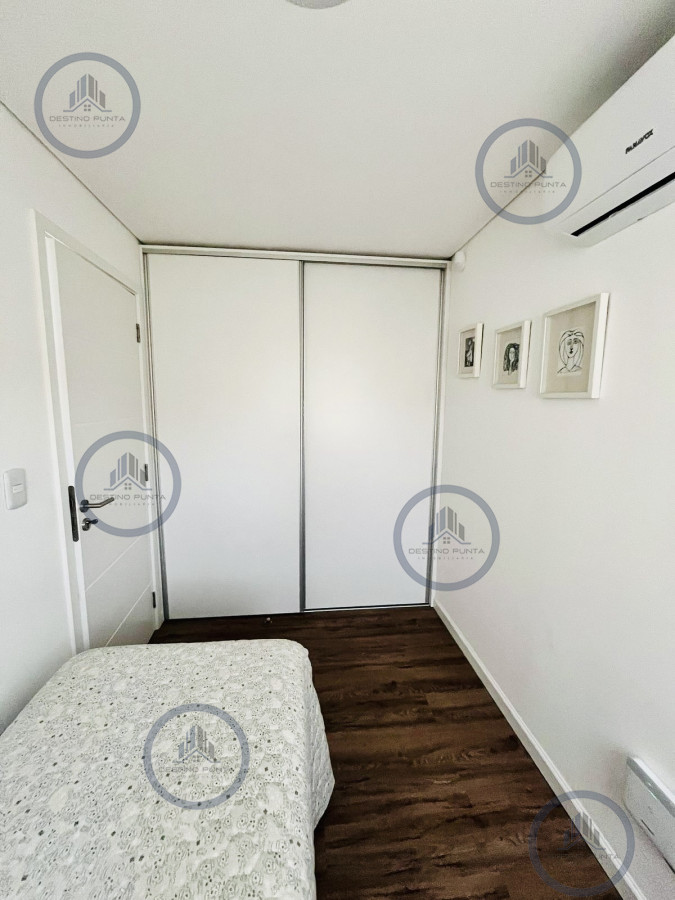 Casa ID.2333 - Moderna Casa de 4 Dormitorios, Piscina Climatizada y Parrillero en Punta Ballena, Barrio Semi Privado