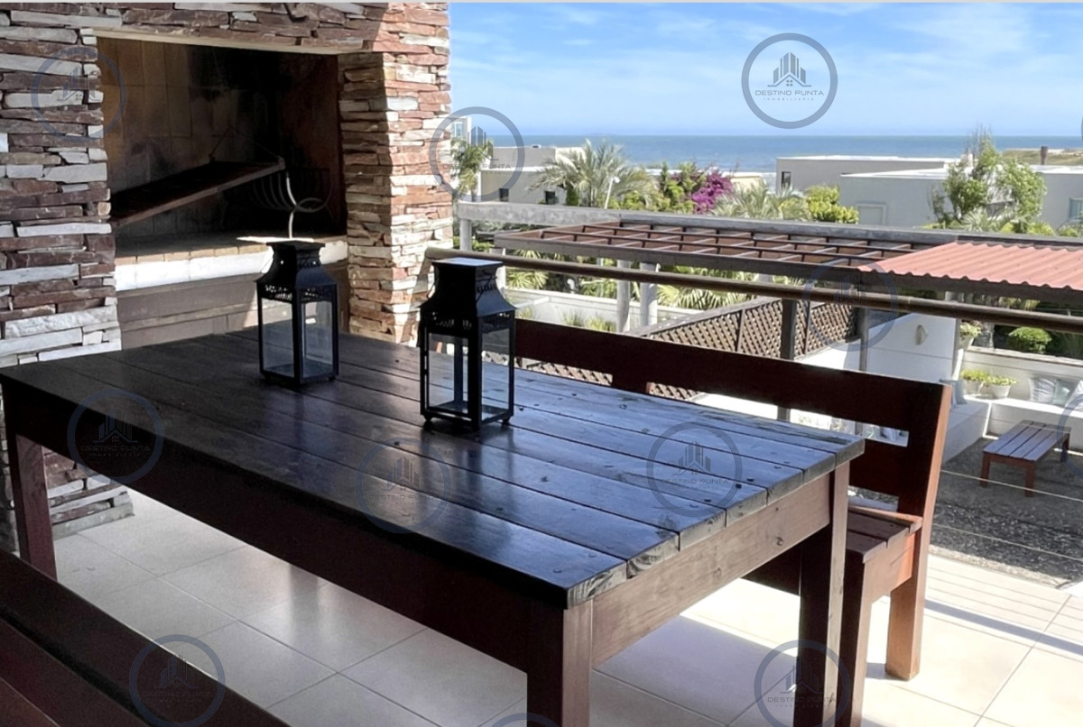 Excelente casa moderna con vista al mar y piscina de 4 dormitorios más dependencia de servicio en alquiler para la temporada — fotografía 2