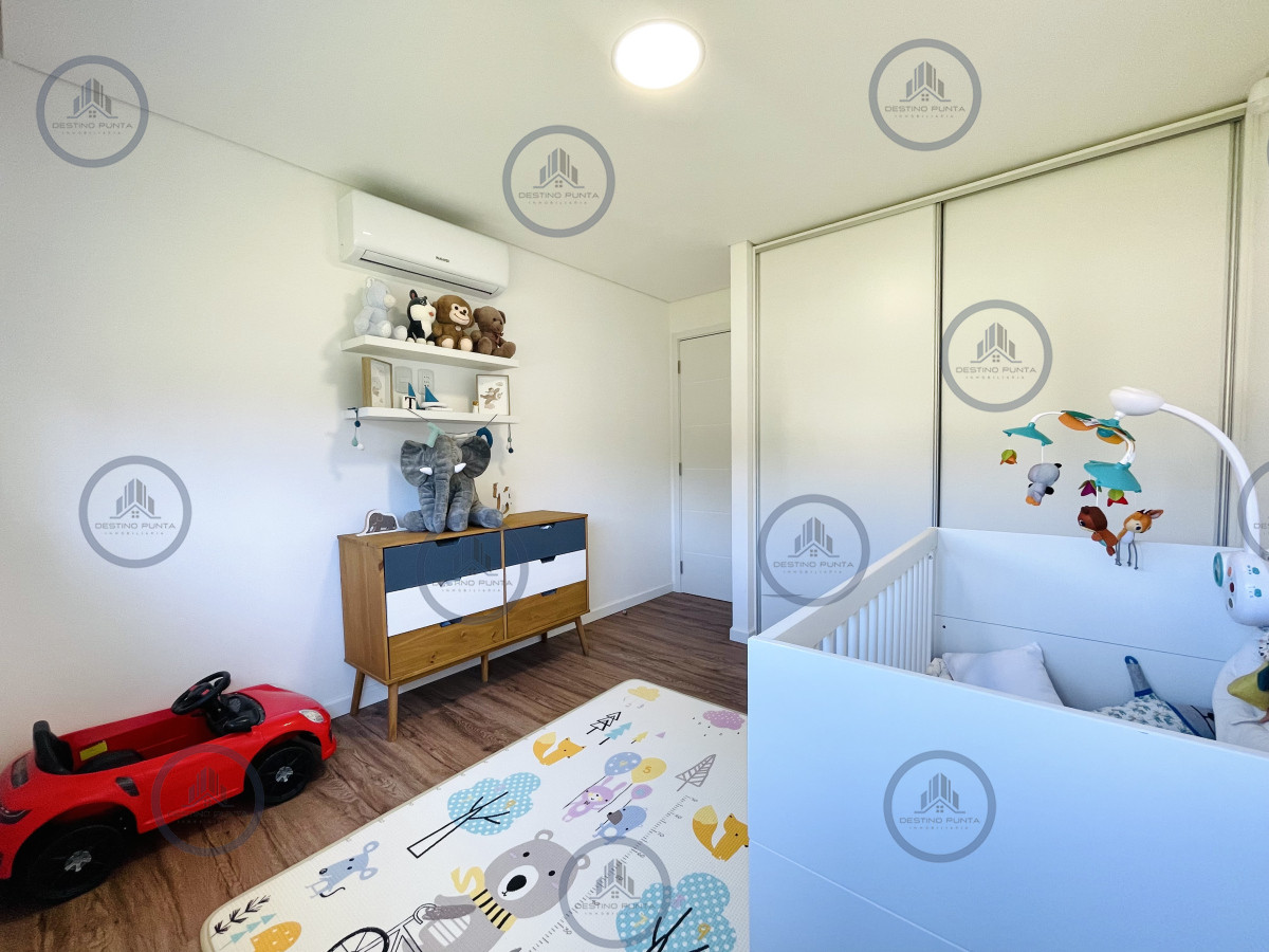 Casa ID.2333 - Moderna Casa de 4 Dormitorios, Piscina Climatizada y Parrillero en Punta Ballena, Barrio Semi Privado