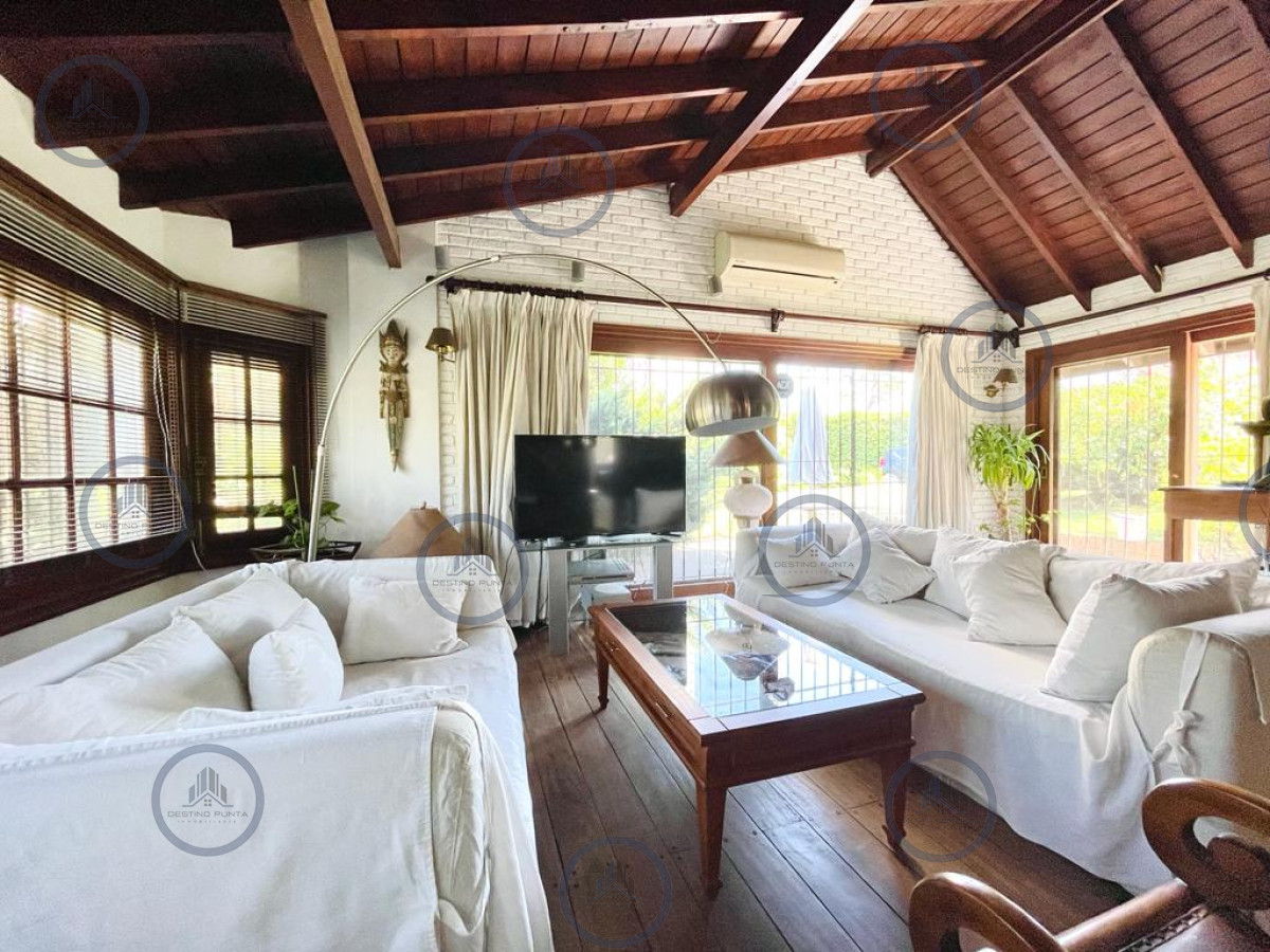 Casa ID.337 - Excelente Casa de 4 Dormitorios en Playa Mansa - Punta del Este