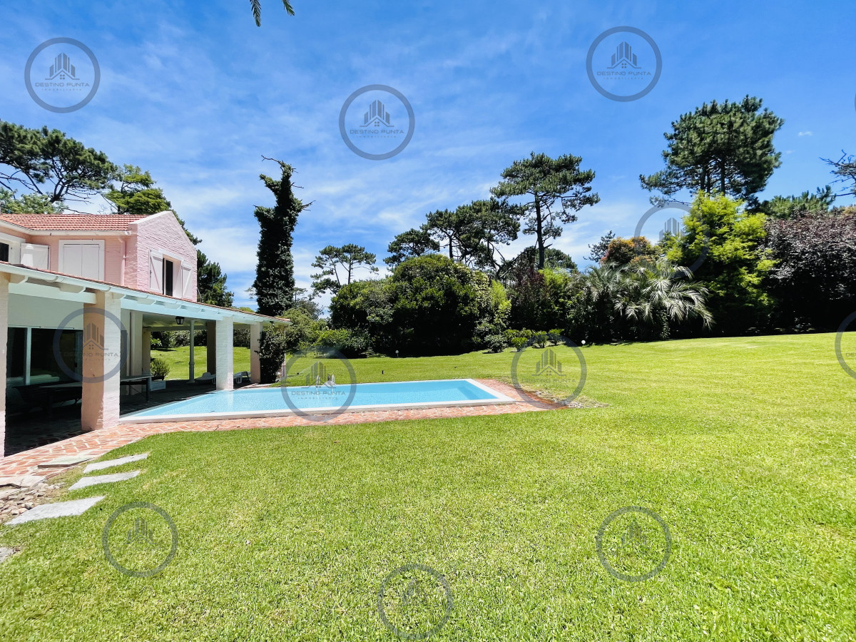 Excelente Casa de 4 Dormitorios en Playa Brava, Punta del Este — fotografía 2