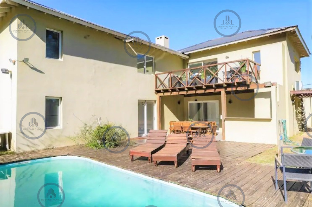 Casa ID.978 - Excelente Casa de 6 Dormitorios y Piscina en Montoya, La Barra