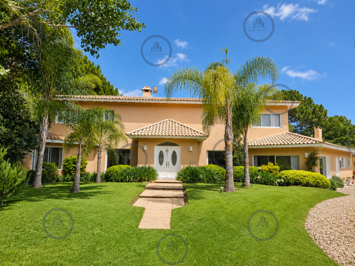 Casa ID.375 - Excelente Casa de 5 Dormitorios en Barrio Privado La Arbolada, Punta del Este