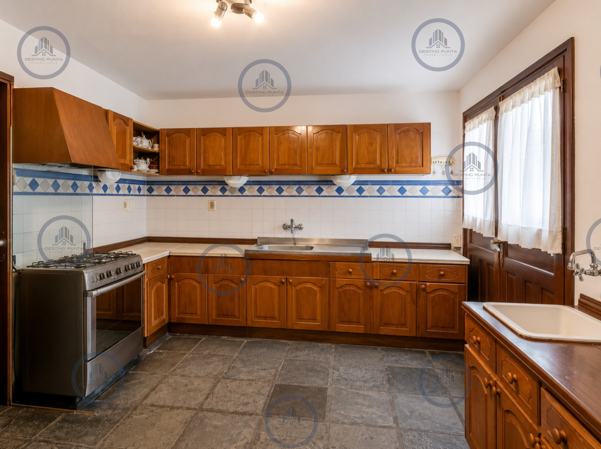 Casa ID.3283 - Propiedad + 1.971 m² de terreno con proyecto de desarrollo en Montoya, La Barra