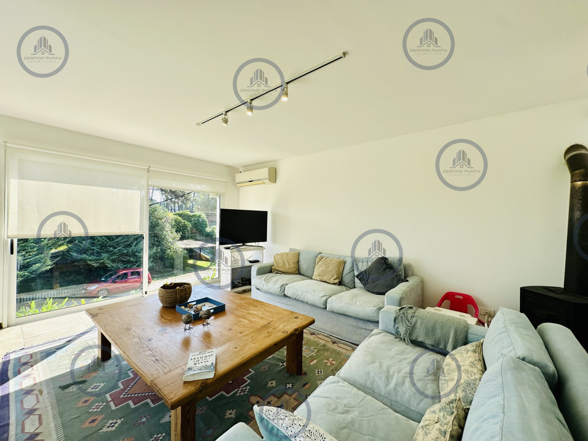 Moderna casa de 5 dormitorios en alquiler a pasos de la playa Montoya — fotografía 4