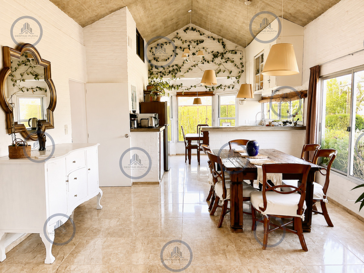 Excelente casa en Marly, con 4 Dormitorios, Barbacoa y Piscina Climatizada. Punta del Este — fotografía 4
