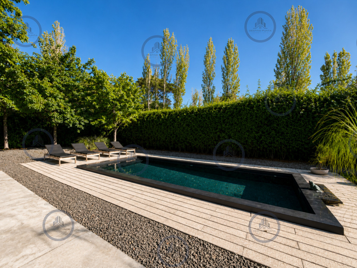 Casa ID.136 - Excelente Casa de 4 Dormitorios y Piscina Climatizada en Barrio Privado, La Arbolada - Punta del Este, Venta
