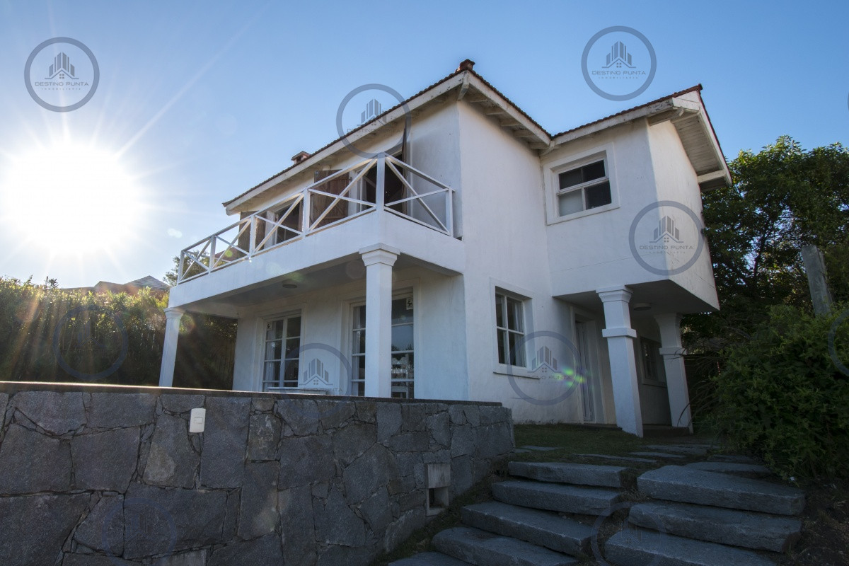 Casa ID.393 - Excelente Casa de 4 Dormitorios con Piscina y Parrillero en Montoya, La Barra